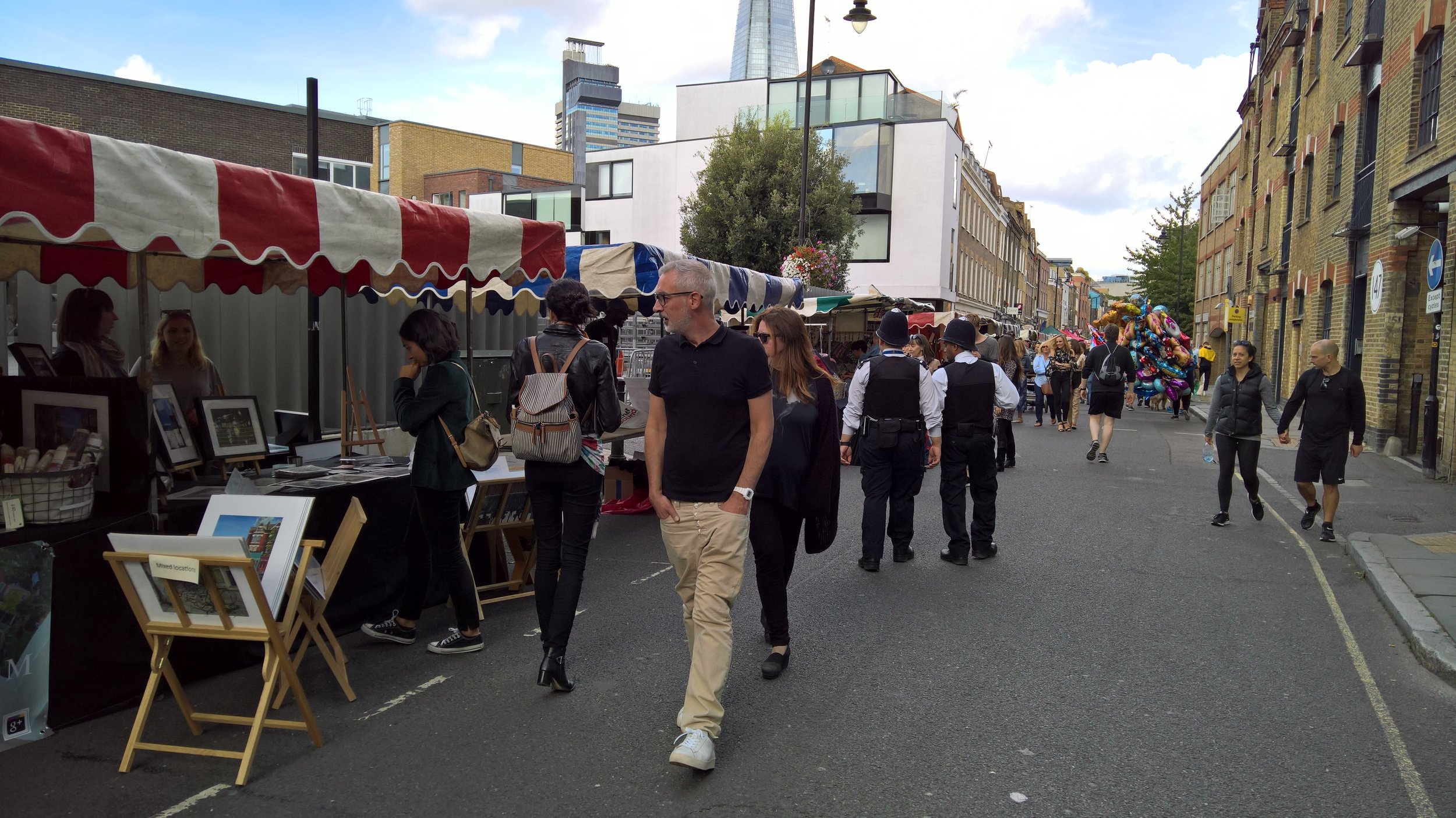 BermondsStFest shoppers