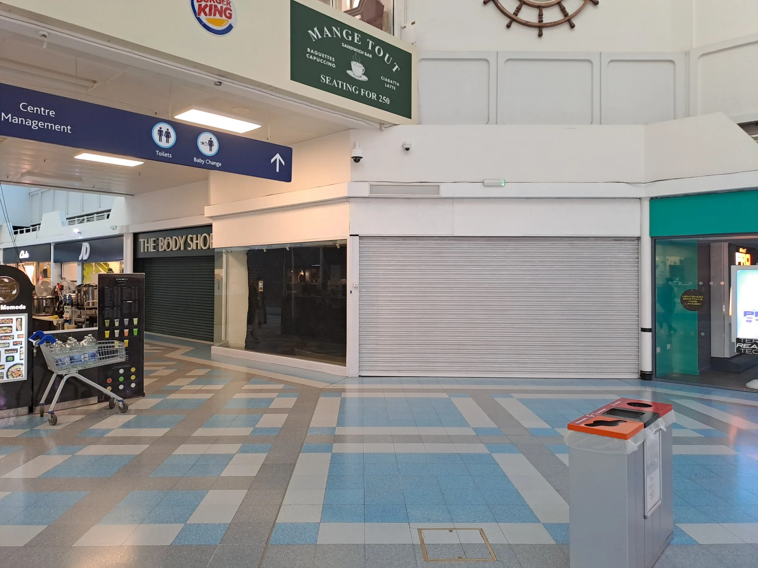 Former 02 Mobile phone Shop Surrey Quays