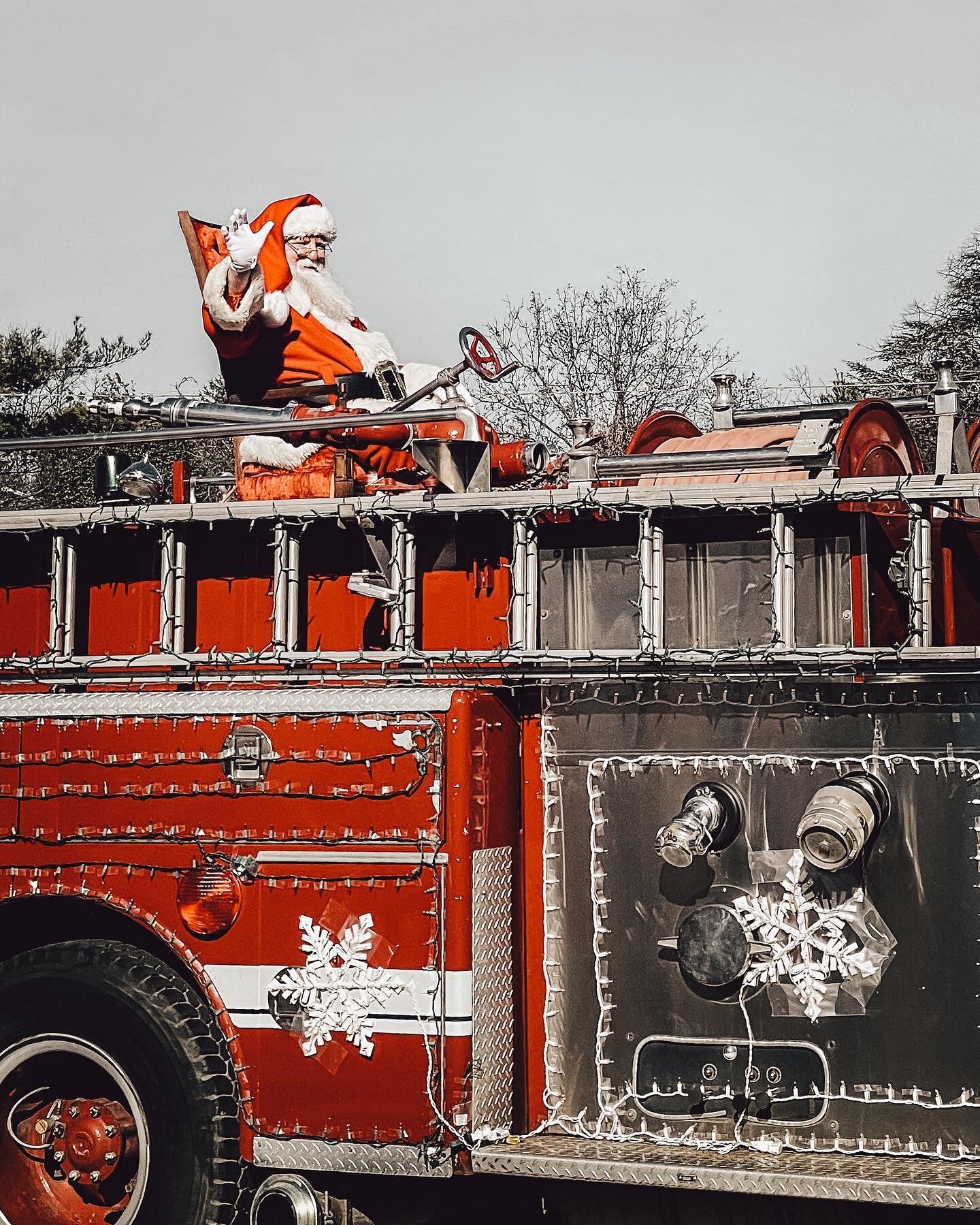 🚒🎅🏻Santa&rsquo;s🎅🏻🚒 
.
.
.
.
.
#santa #christmas #holidays #firetrucksanta #tistheseason #santaclaus #december #instagood #instagram #instamood #happyholidays #christmasspirit #christmascountdown #holiday #festive #christmaslights