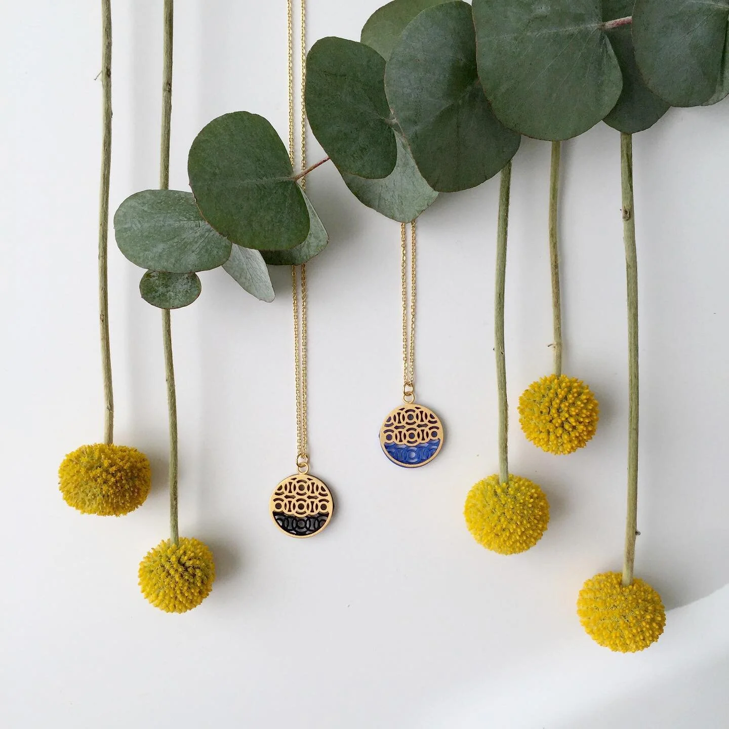 Lighting up the day with Craspedia and ‘New moon’ pendants ☀️
- - -
According to popular belief, the ‘noraloussin’ (new moon) brings luck, prosperity and protects its owner’s health and well being.
#fashionjewelry #spri