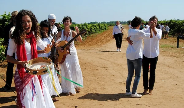 Italian women celebrating the wine harvest - Photo credit: http://www.swide.com/food-travel/a-weekend-in-puglia-between-food-wine-and-tradition/2015/09/26