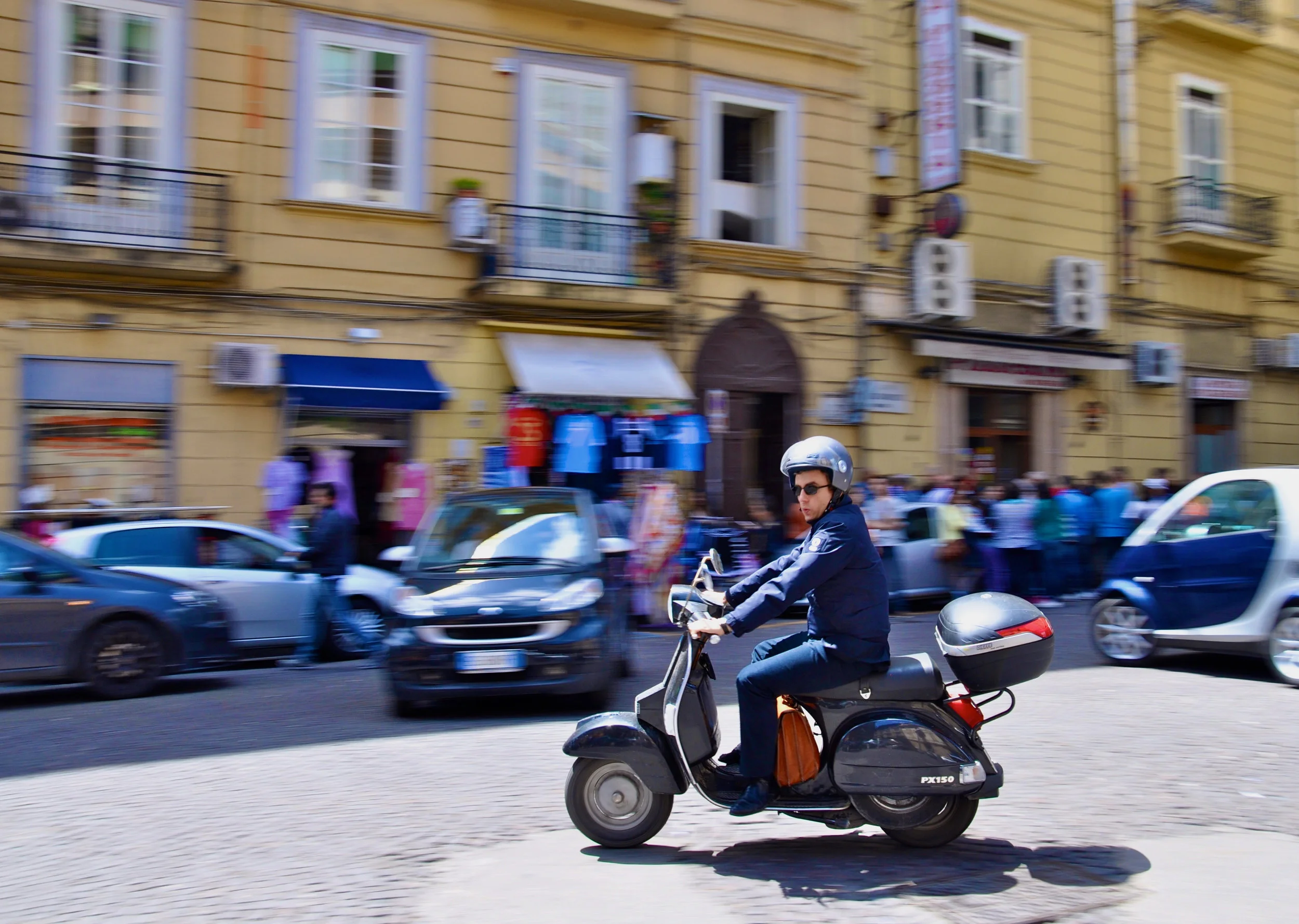 Photo by Tara Crossley | The center of Naples is full of activity during the holidays