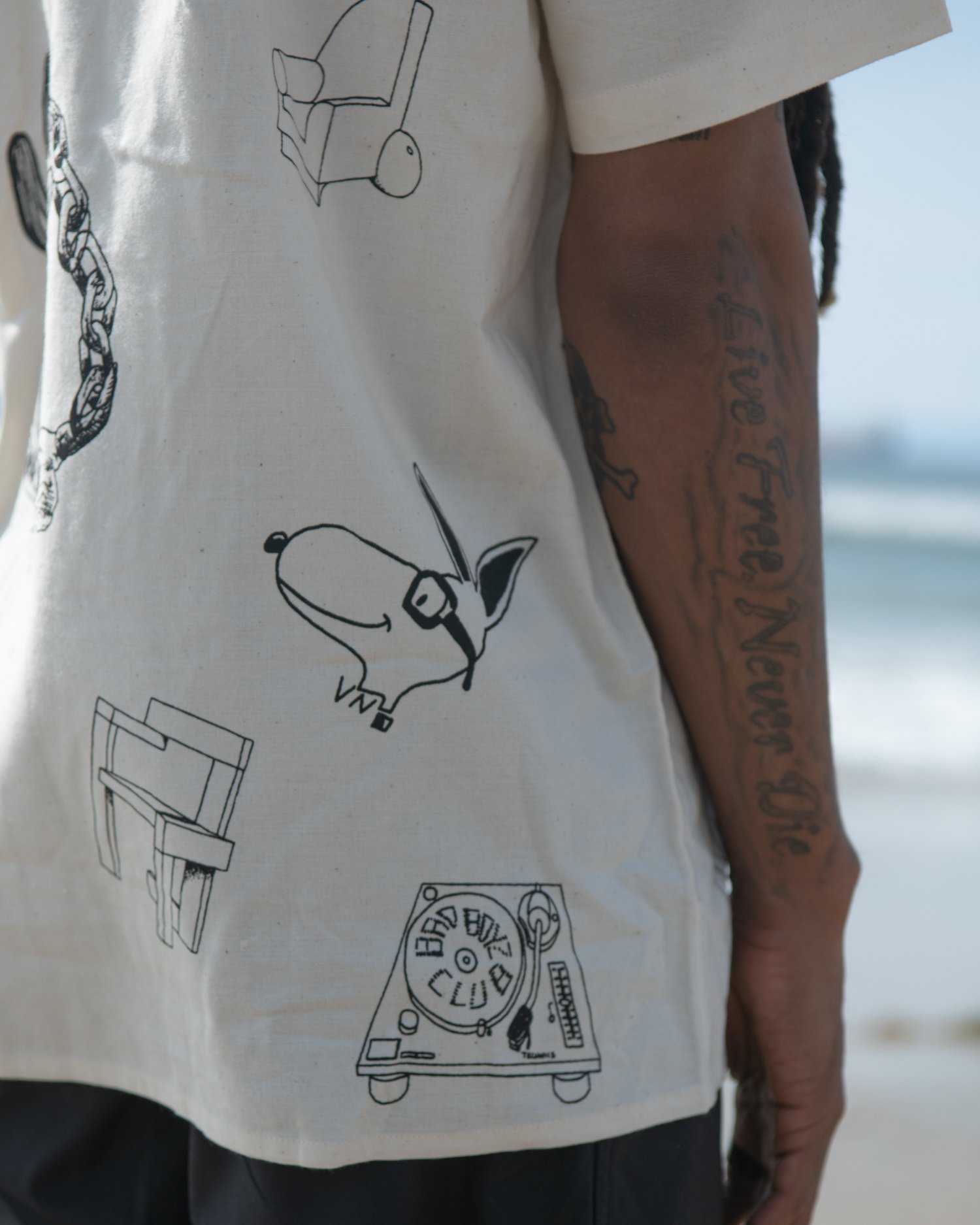 This is part of our KARDO x JACOB WILDER x MONITALY collaboration -A capsule collection fusing art, design, and craftsmanship. Monitaly’s iconic 50's Milano Shirt
