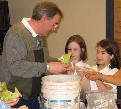 Rob Kappa (Class 37) has kids feeding his worms.