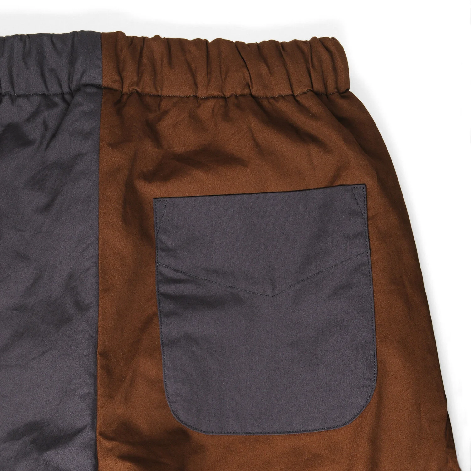 06,-Insulated-Pants,-Brown&Navy,-Back-Pocket.jpg