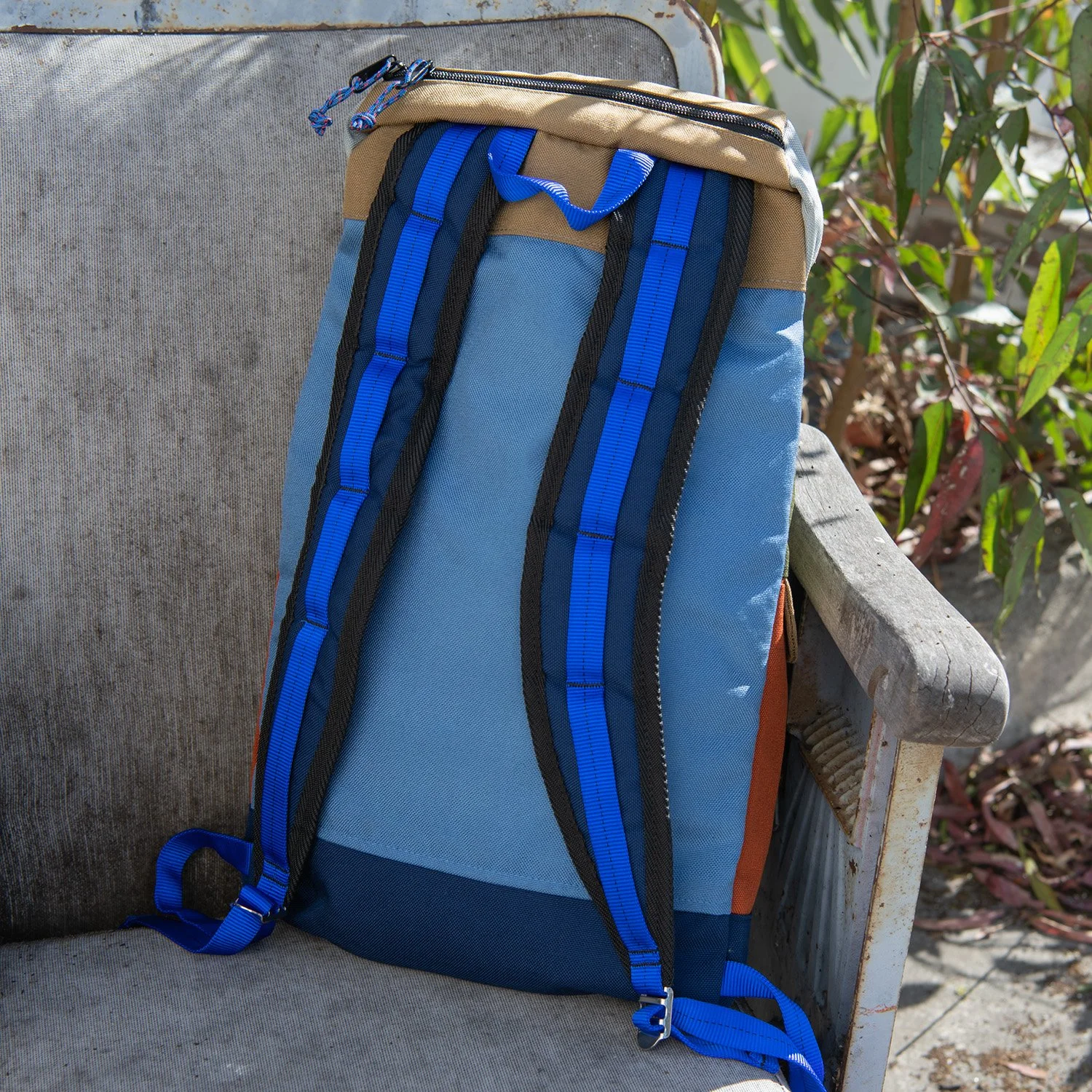 5. Medium Climb Pack Coyote Blue Skies Back.jpg