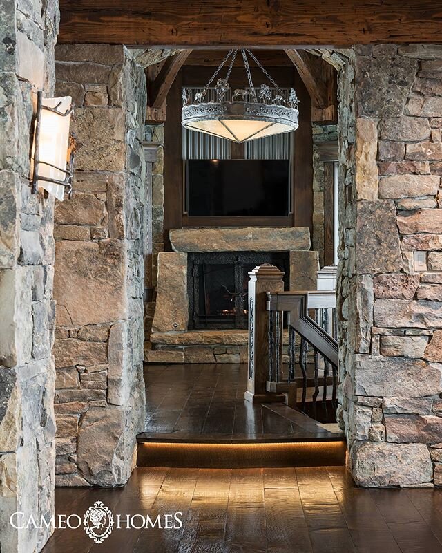 A view into this exquisite sitting room in a home we built in Utah.
-
#cameohomesinc #sittingroom #fireplace #home
#utahhomes #homebuilder #utahhomebuilder #rustic #mountainhome #lighting #woodwork #woodfloors #luxuryhomes #luxury #stonewall #chandel