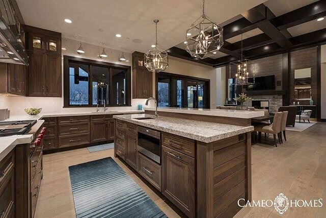 One of our favorite spaces from a home we built in Draper, Utah. #tbt
-
#utahhomes #draper #kitchen #slc #cabinetry #flooring #interiordesign #luxuryhomes #customkitchen
#lighting #kitchendesign #inspiration #utahhomebuilder #utahbuilder #homebuilder