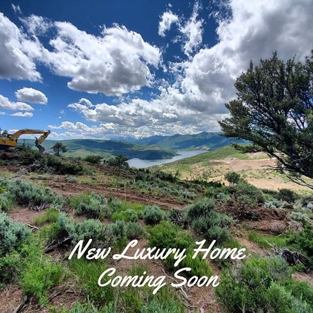We're looking forward to building another luxury home on this amazing lot. Check out those gorgeous views of the Jordanelle Reservoir!
-
#utah #newhome #custombuild #parkcity #tuhaye #luxuryhomes #luxury #cameohomesinc #utahhomes #homebuilders #utahh