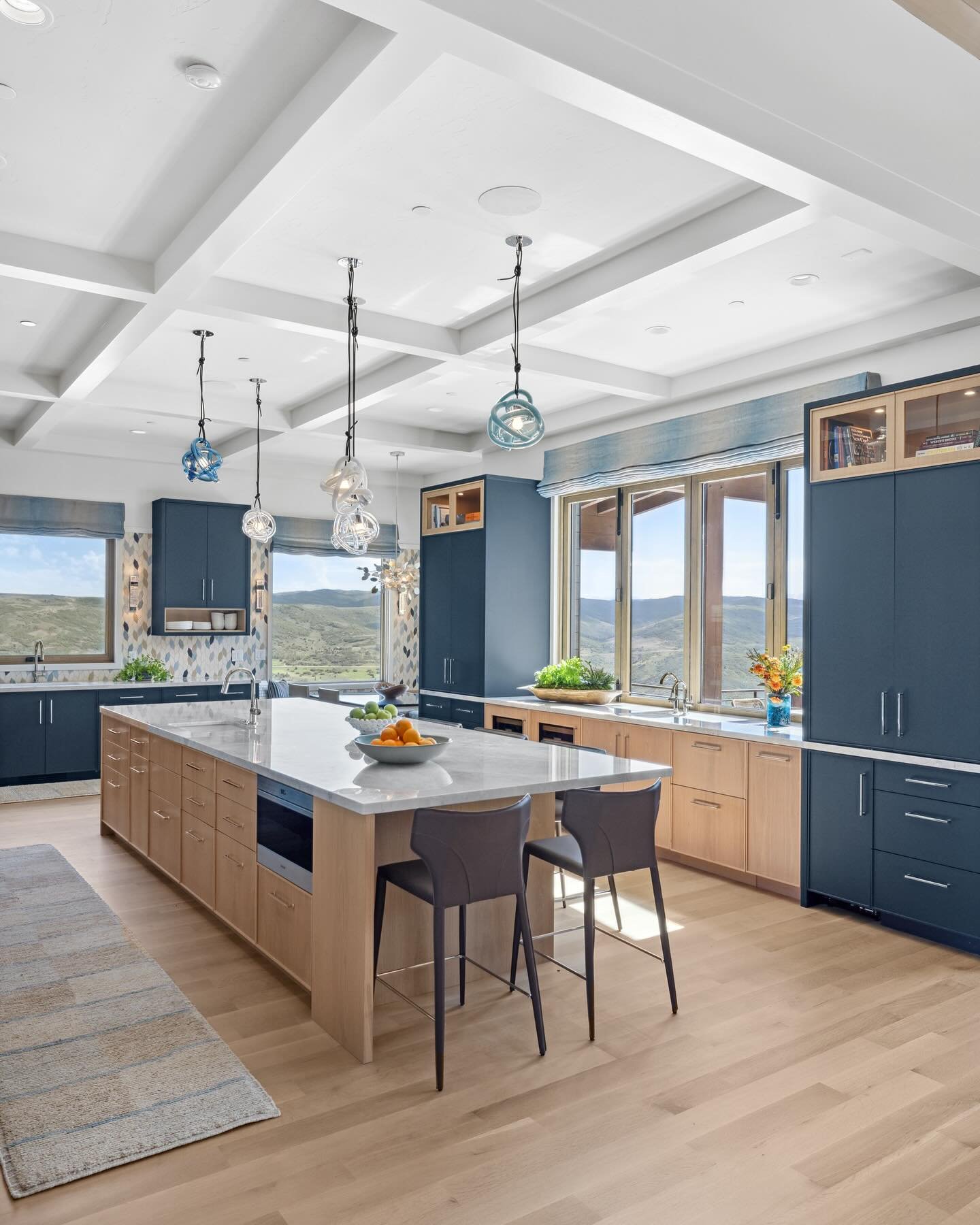 The perfect blend of rich blue and warm oak cabinets creates a timeless look, complemented by gorgeous wood flooring that adds warmth to the space. Such a gorgeous kitchen!
-
Photos: @timboonephoto
#kitchen #kitchendesign #kitchendecor #kitcheninspi
