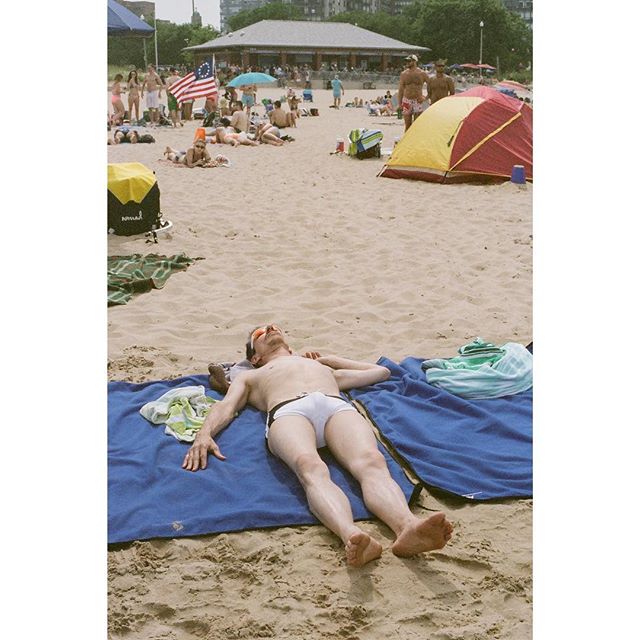 ✨✨✨
Posting to help everyone remember what summer felt like
💥💥💥
Channeling this mans sprawling energy all winter long ☁️☁️☁️
-
-
-
-
-
Photo taken in Chicago
#portra400 #35mm