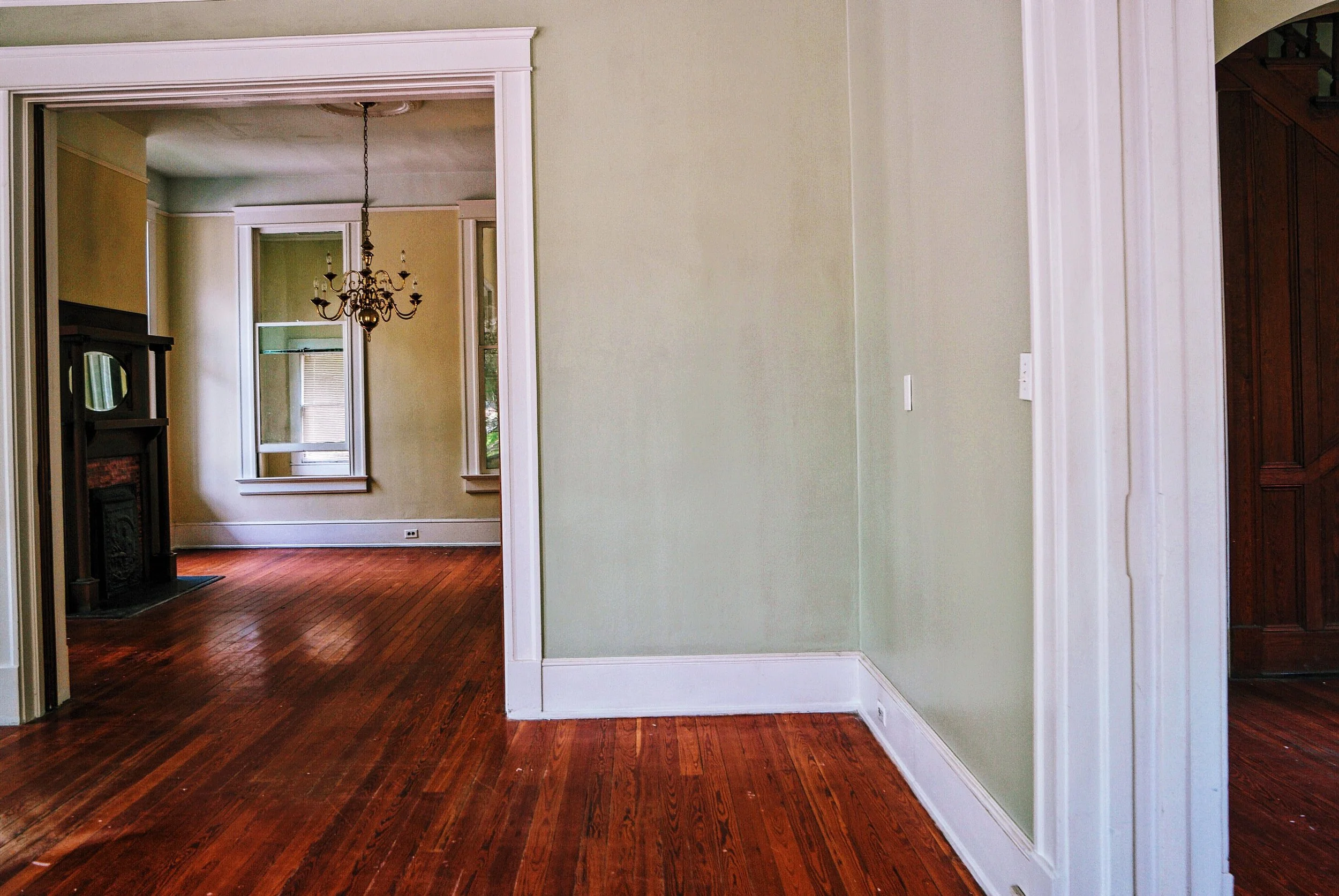 The living room of that same house. Like I said, very well preserved. 
