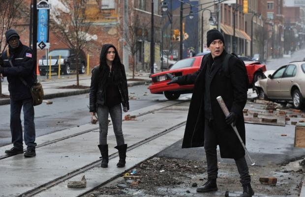 Tom McCourt (Samuel L. Jackson), Alice Maxwell (Isabel Fuhrman), and Clayton Riddel (John Cusack).