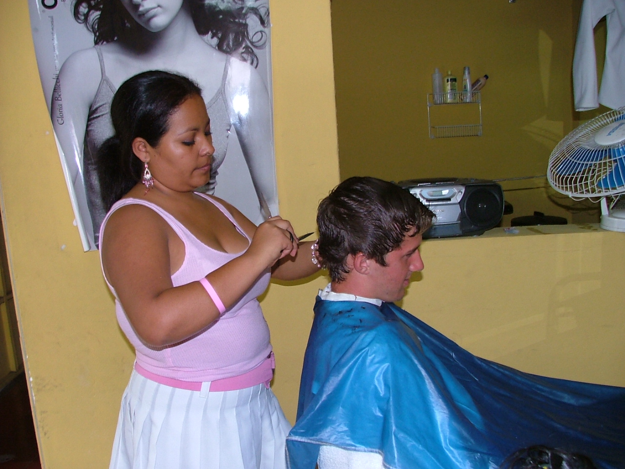  Emelina cutting hair during her training at Mi Esperanza 