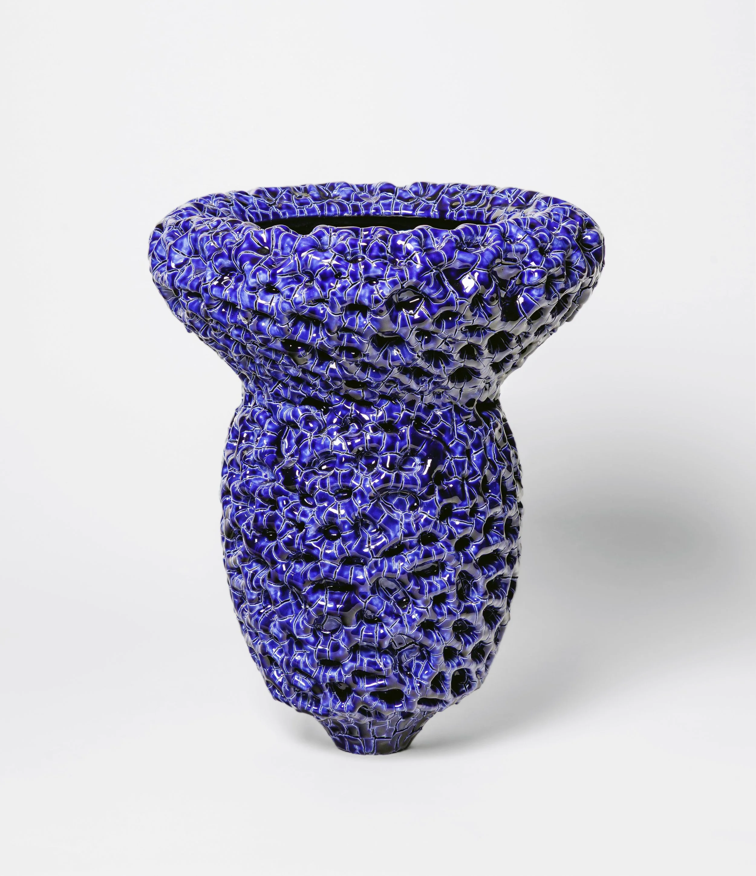  Royal Blue Coral Vessel, exhibited @galerieancienneposte, P hoto credits P ascal Vangysel 