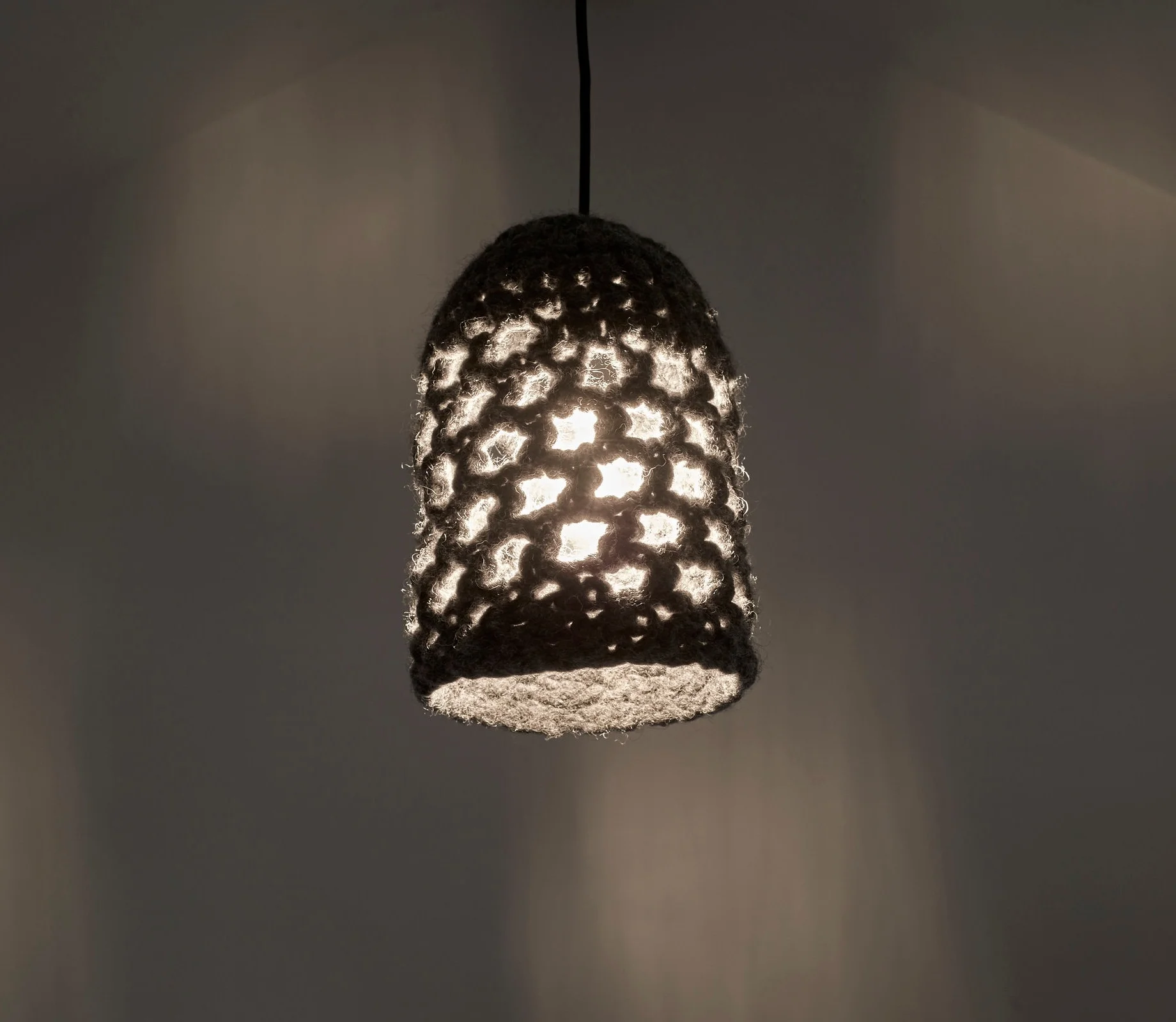 Suspension+Nona+gris+en+pure+laine+me%CC%81rinos+3.jpg