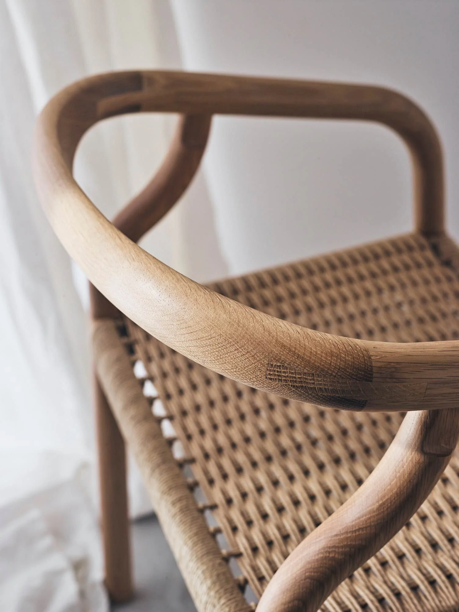 cenzo-furniture-loop-chair-2