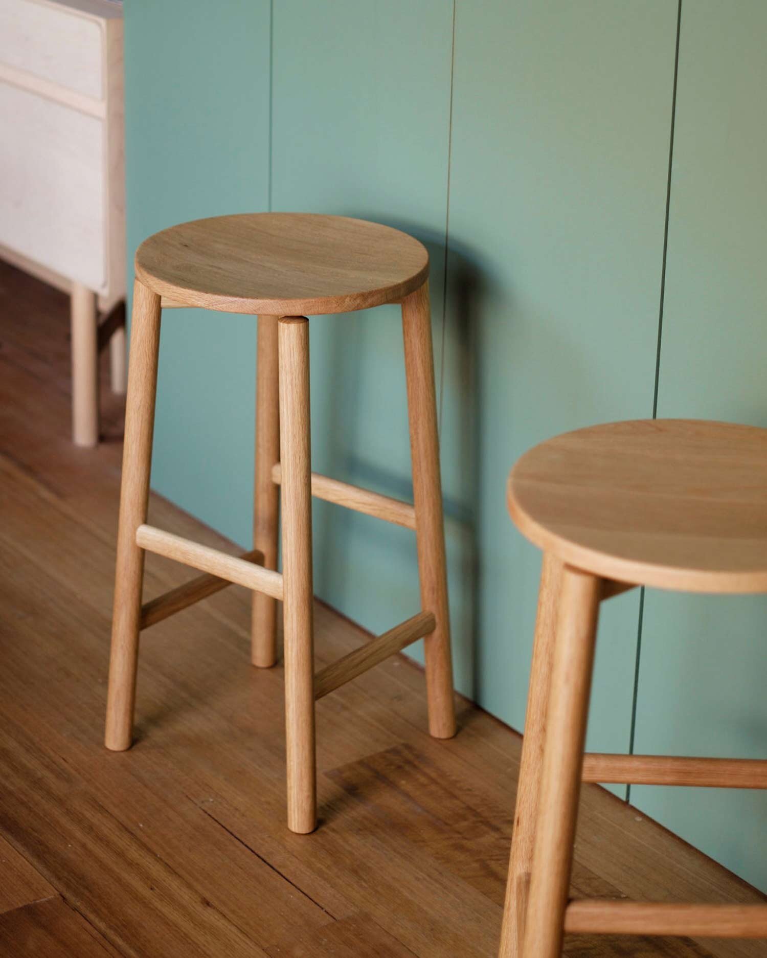 Round Float Stool
