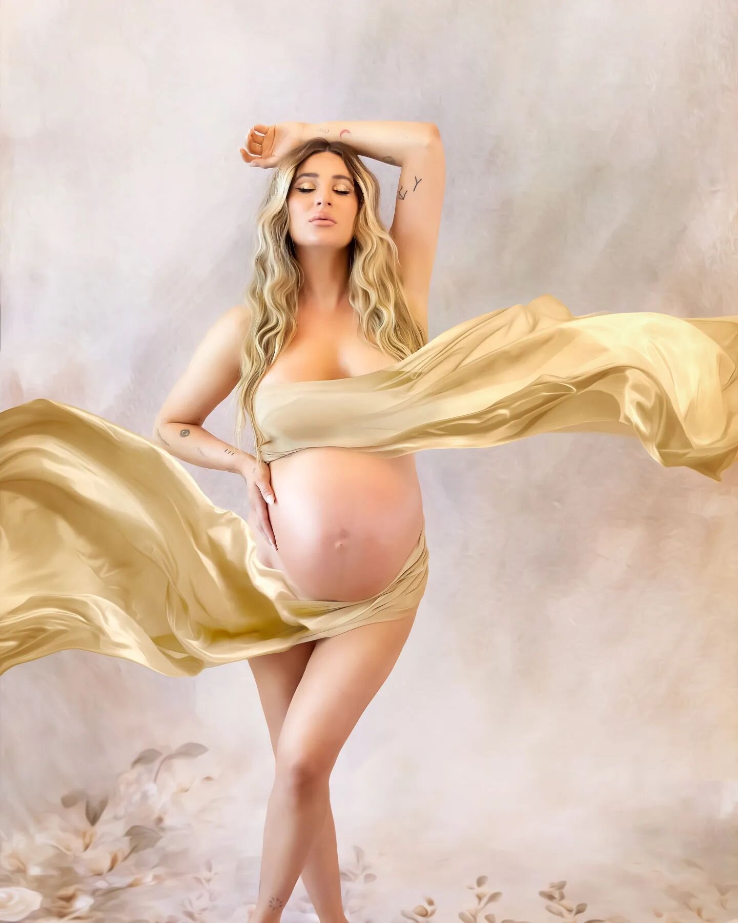 Beauty and confidence in the midst of creation ✨️ 
muse @norellerafaeli 
makeup @epurveor 
.
.
#maternityphotography #maternityshoot #expecting #beauty #goddess #thebump #pregnancyphotoshoot #pregnancy #laphotographer #losangelespgotographer #materni