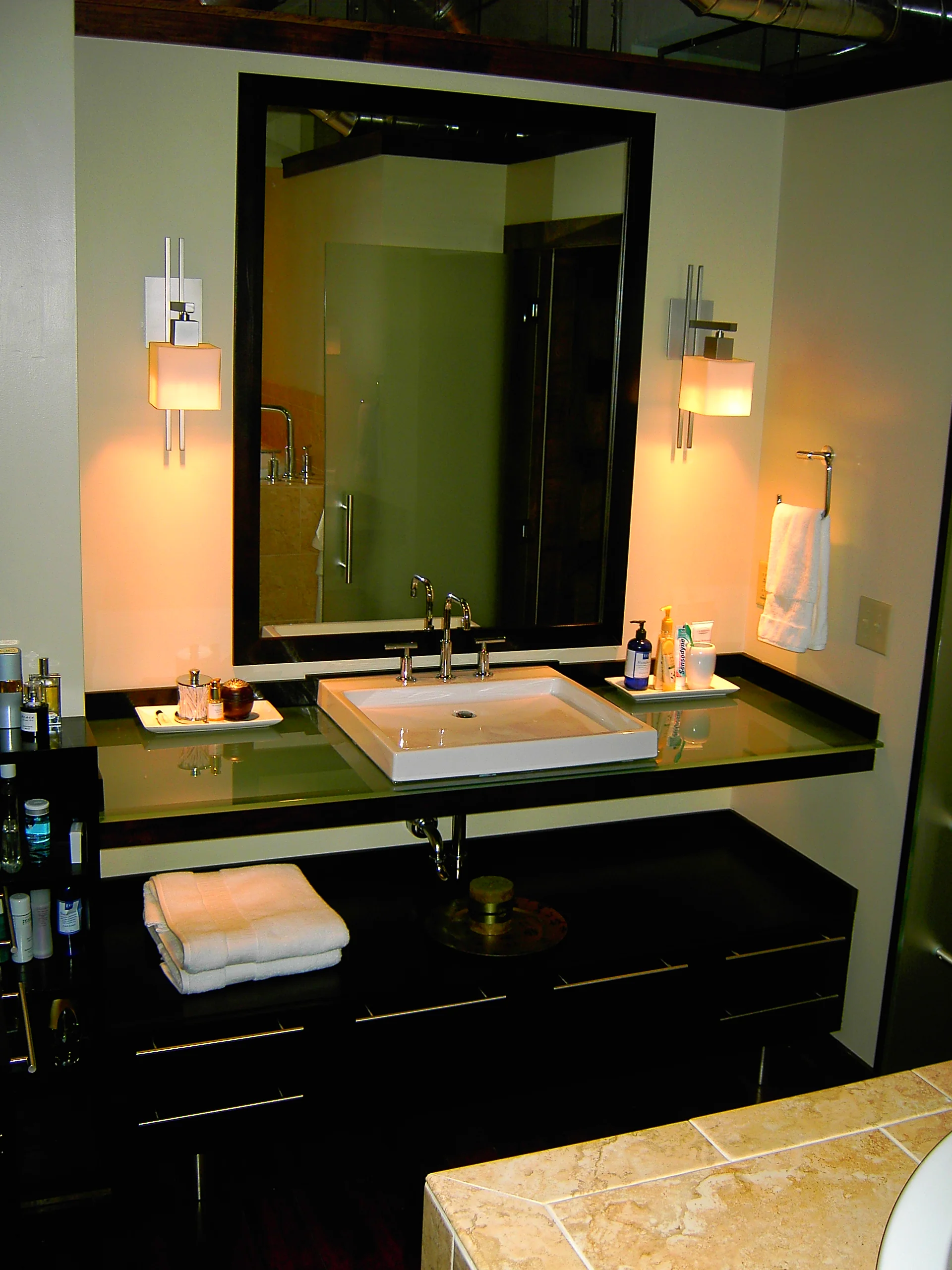 Condo Bath 1b.JPG