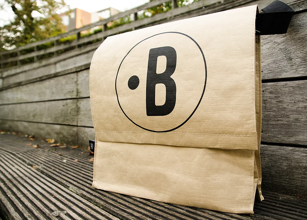 c-bags bedrukte draagtassenvoor Buzzi Space // single cyclus ecologische draagtas // PP woven - kraft laminatie // betaalbare luxe draagtassen