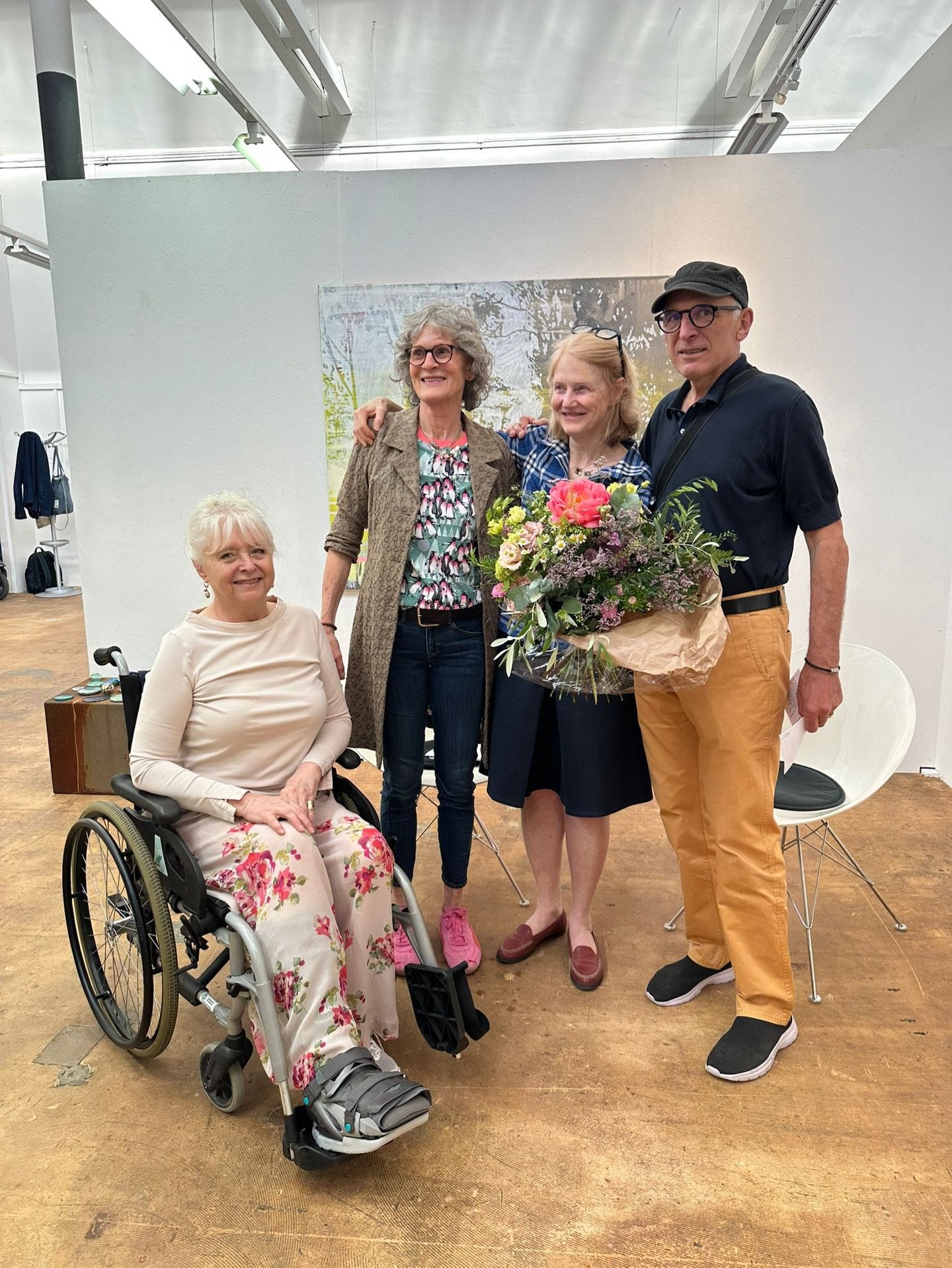 We would like to extend our warmest thanks to Claudia Jolles for the excellent artist talk last Friday, and to our distinguished and lovely guests.
(from left: Martina, Jasmine, Claudia, Felix) @claudiajolles @jazzminelw @felixphilippbrunner #intervi