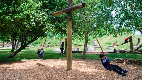 KIDS SWINGING.png