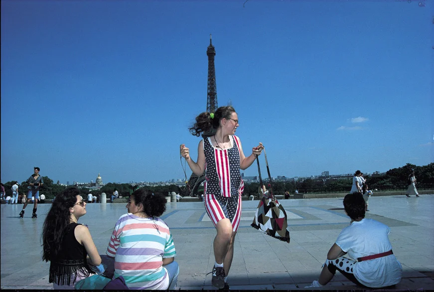 14_eiffeltower_uniforms.jpg
