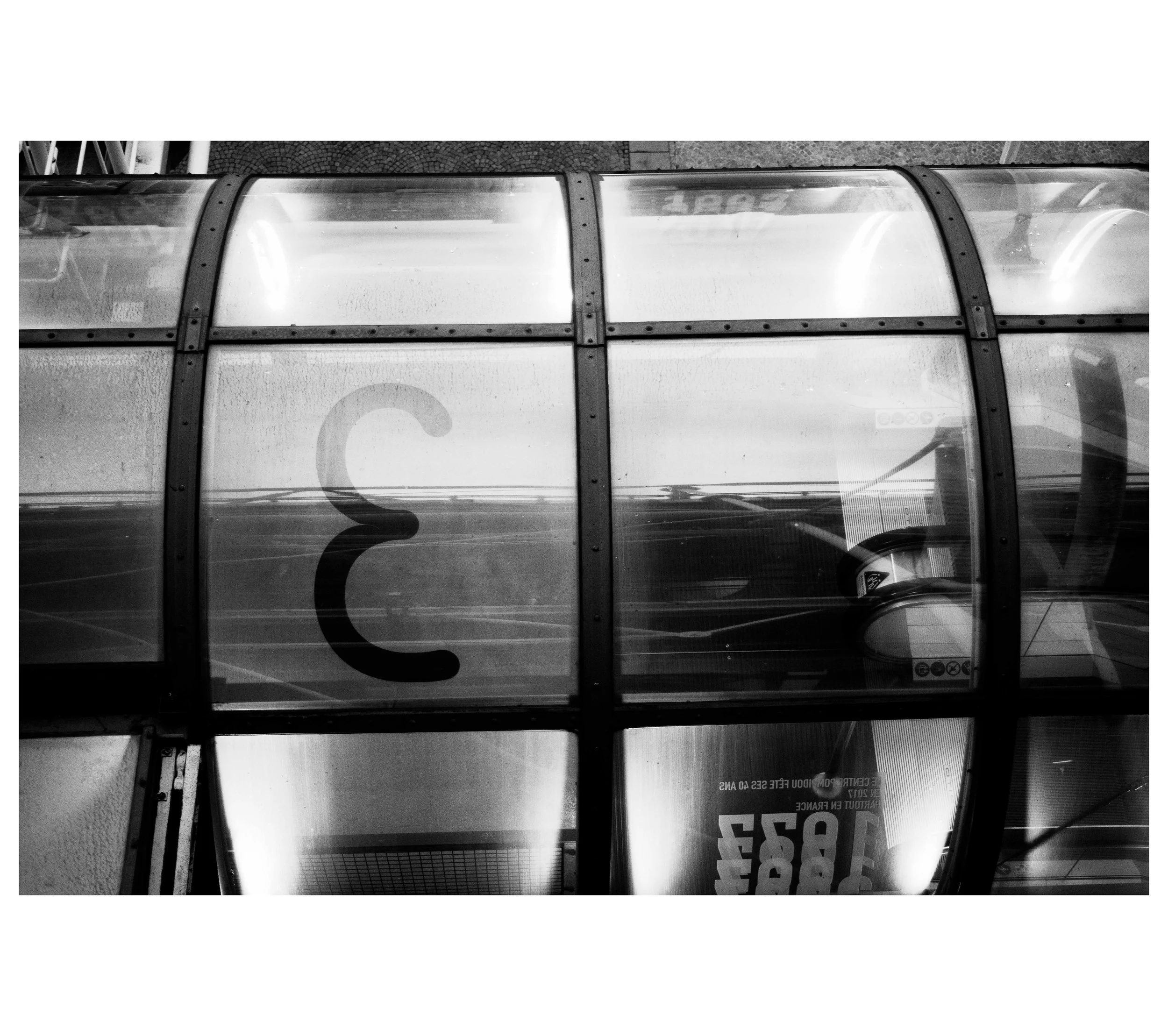 escalator night pompidou01_01_12_2017 (1 of 1).jpg