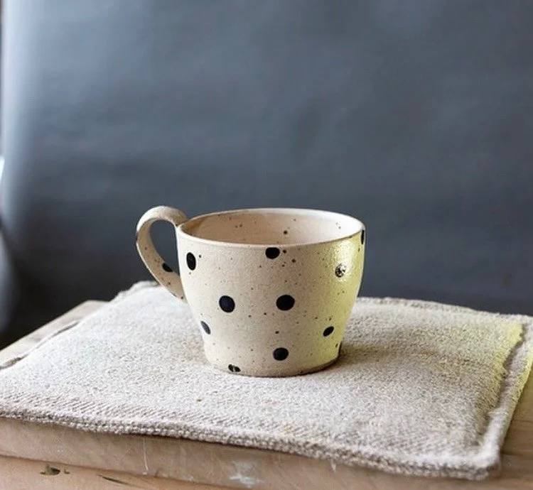 Happy Wednesday ! A new 72 mug shop order is on my table. 👍😊❤️. Sending some pottery love to Colorado, Suti &amp; Co @sutiandco👍Thank you very much Andrea👍
.
.
.
.
.
. ❤️🌿#pollipots @pollipots  @sutiandco #mugs #giftshop #handmade #potteryshop