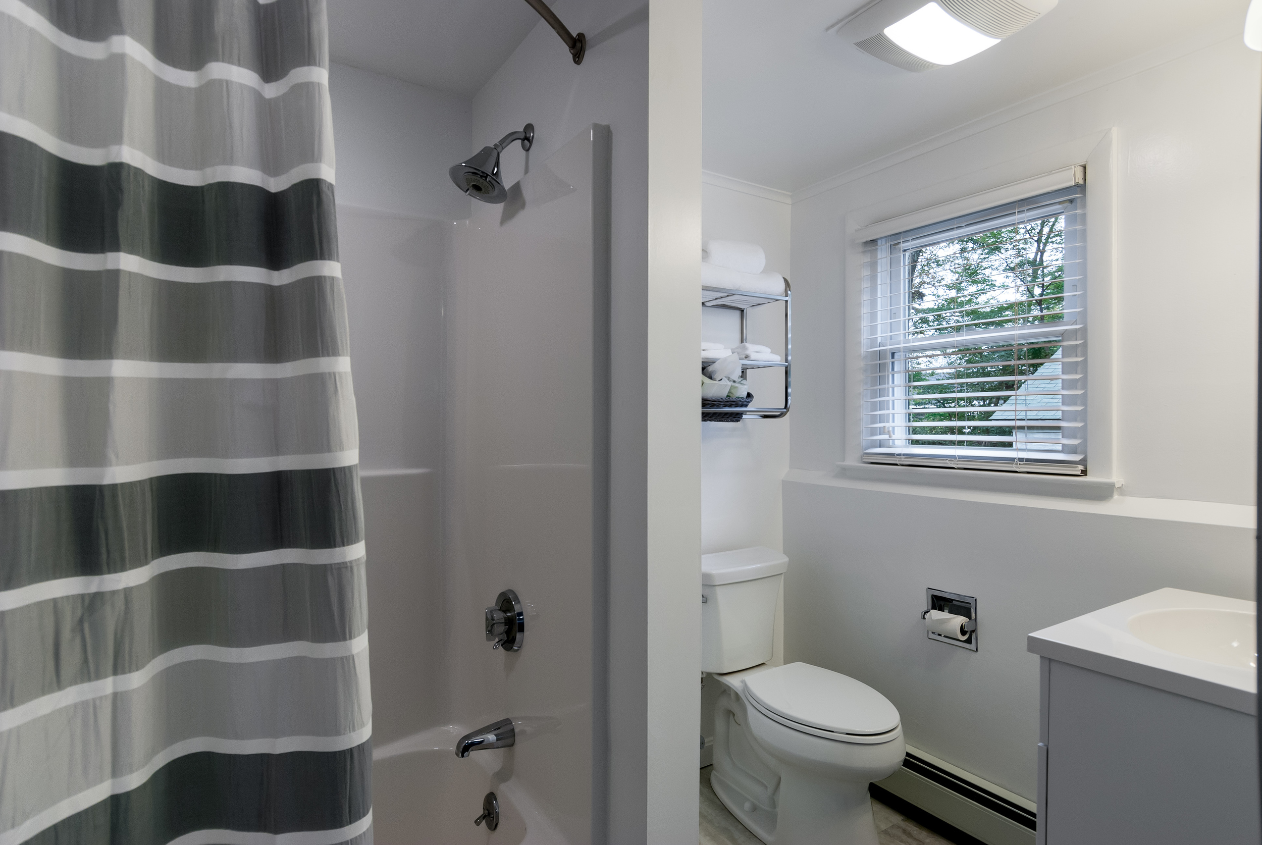 Hotel Bathroom : Greater Portsmouth New Hampshire Hotels