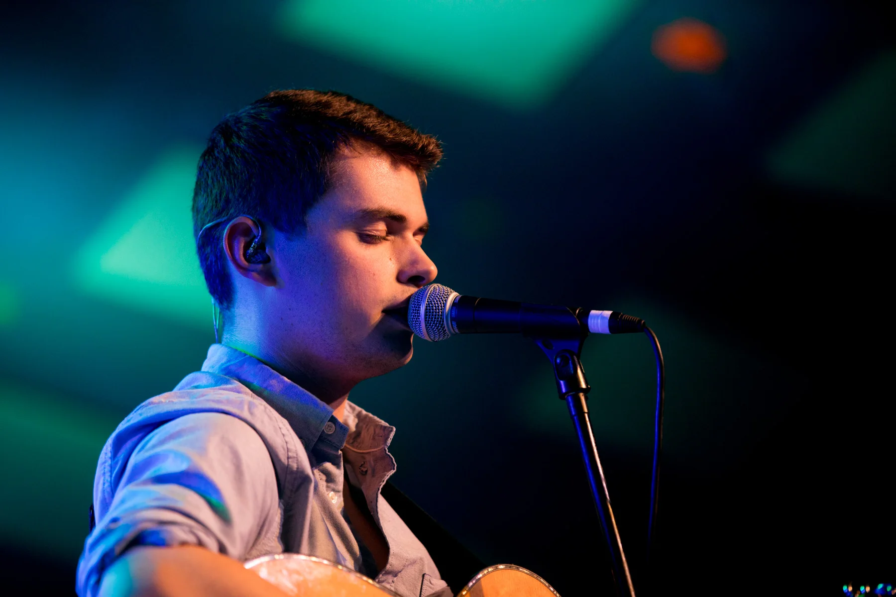 Singer-Guitar-19.jpg
