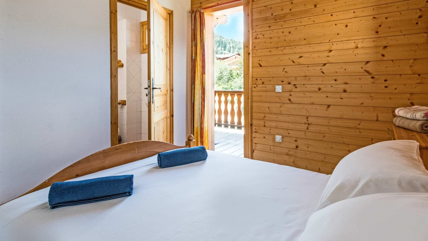 chalet-topaz-la-tania-alpine-generation-bedroom.jpg
