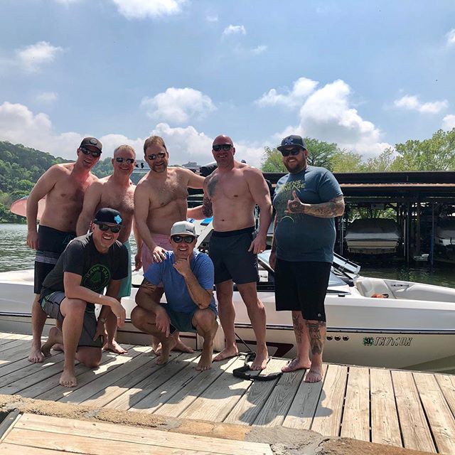 Turned out to be a great day on the lake with some of our neighbors to the North. These boys sure know how to do a vacay @wakesurfinglife @magnolia #wakesurfing #austintexas #canada #vacay