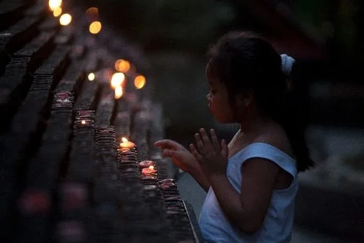 03CandleLighting.jpg