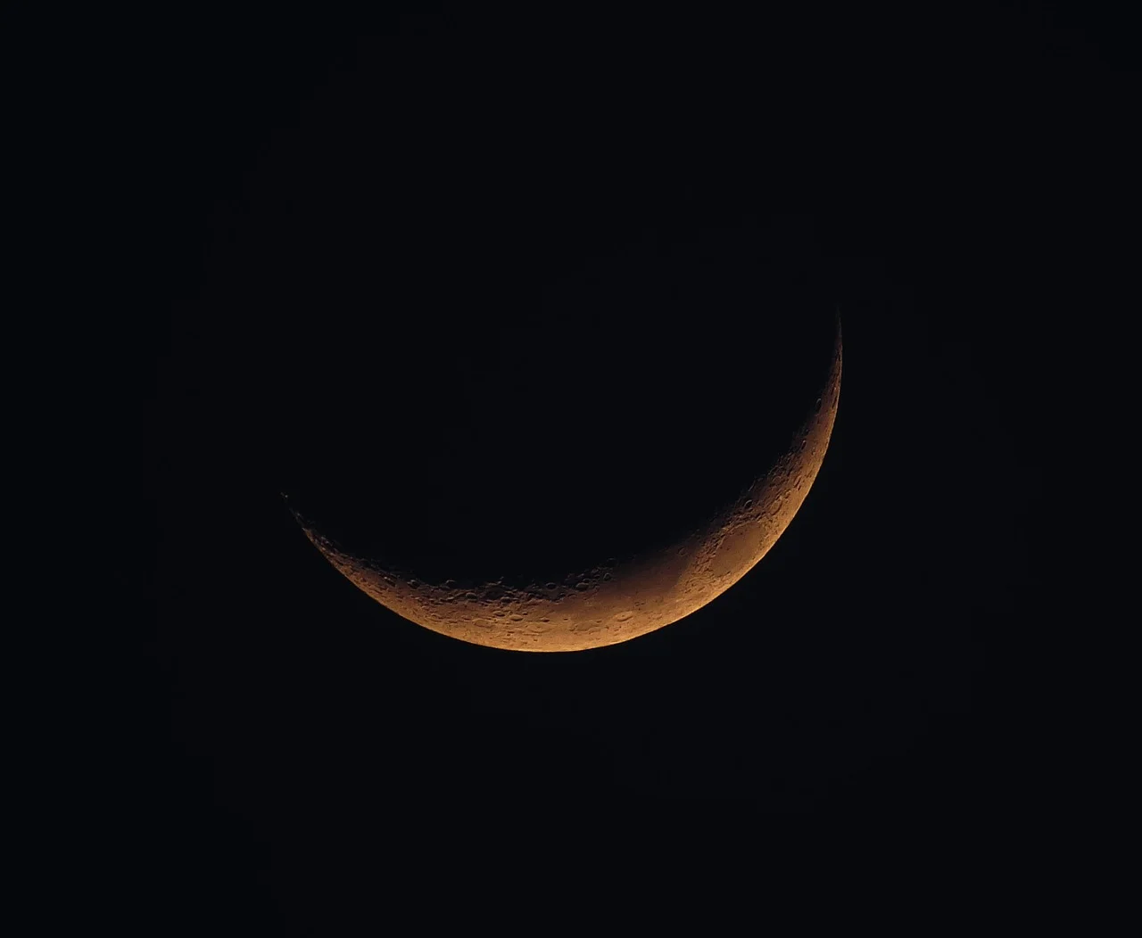 new-moon-1146006_1280.jpg