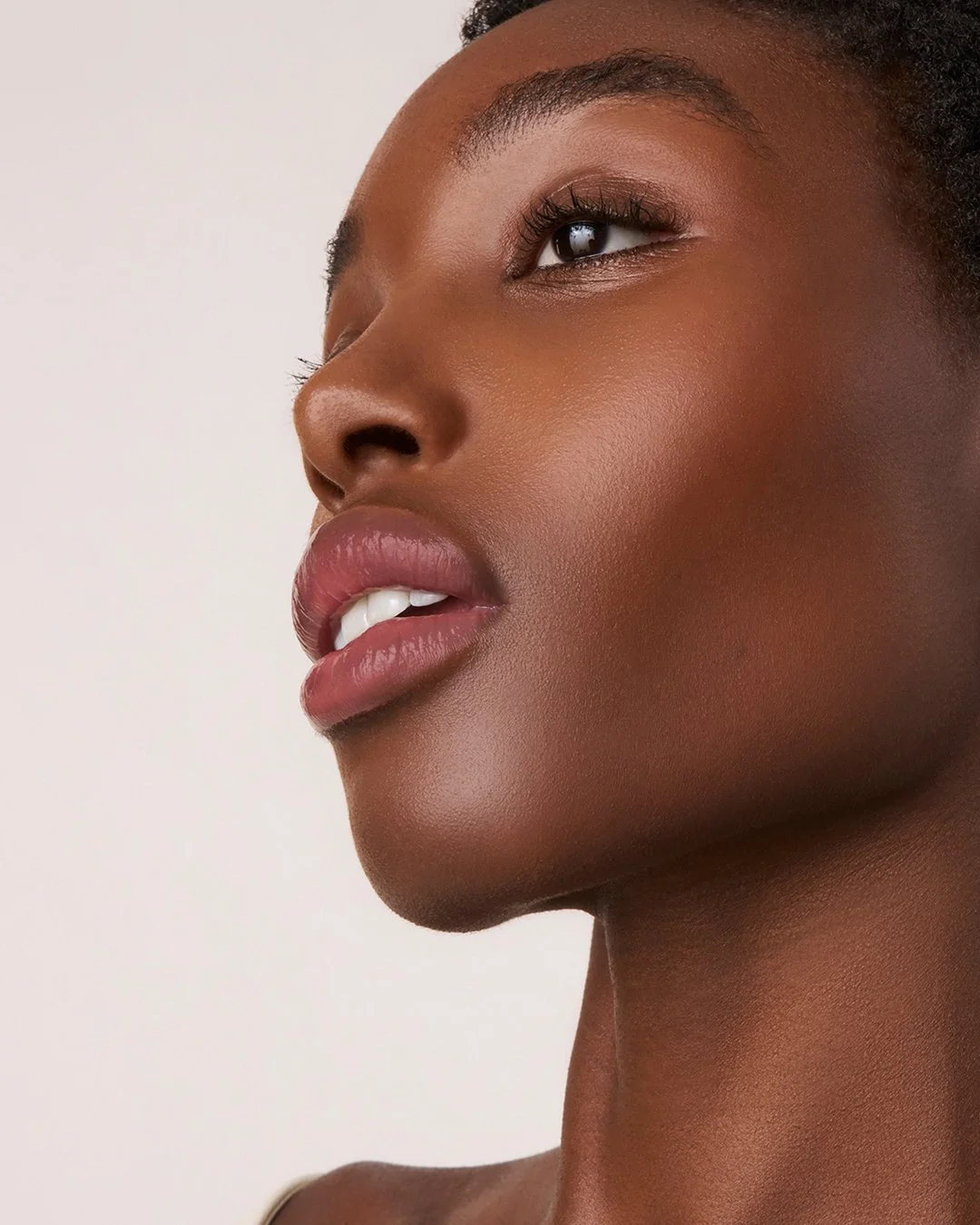 Social_FutureSkin_Model_4x5_04.jpg