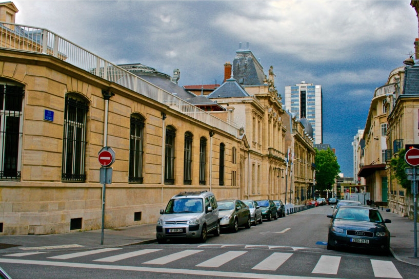 A street with cars parked on the sides in Nancy, France, Image©gunjanvirk