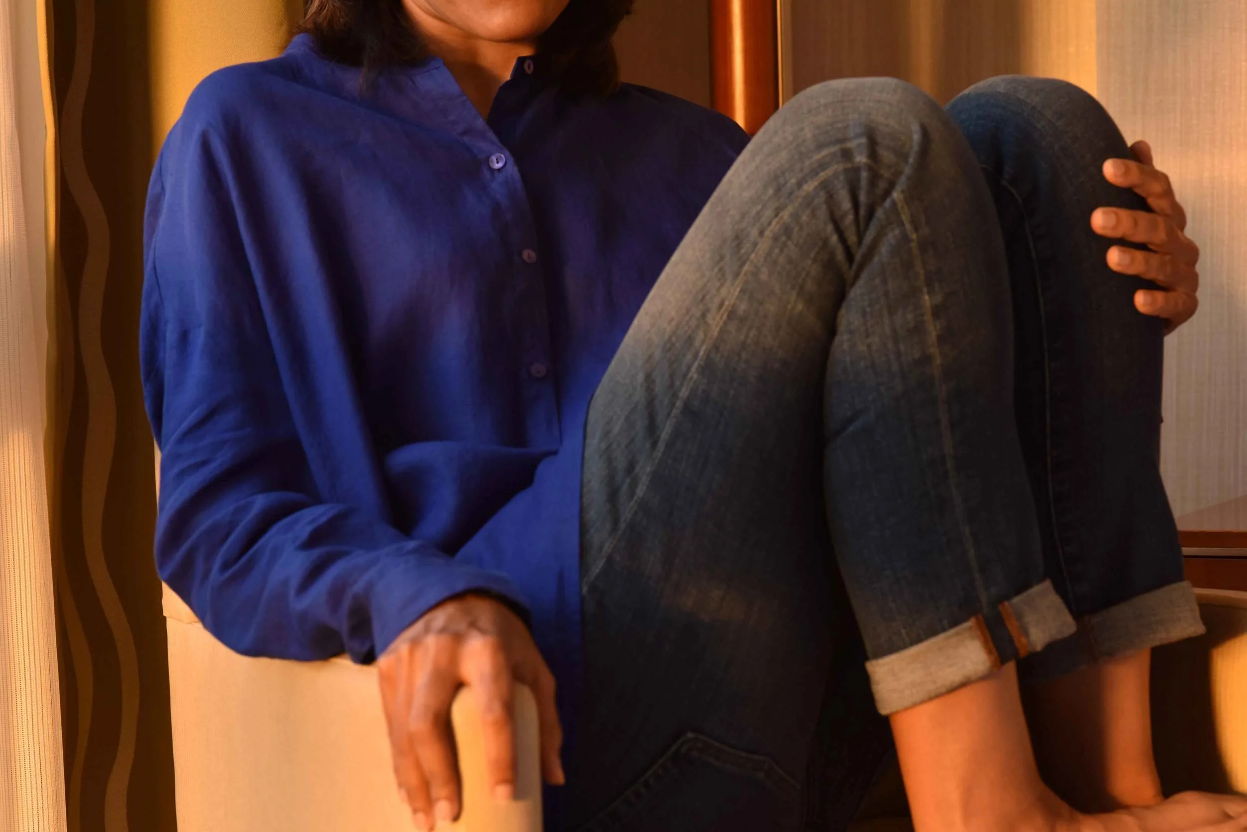  Eileen Fisher Mandarin Collar Shirt in Handkerchief Linen and Eileen Fisher Boyfriend Jeans. Image©gunjanvirk,