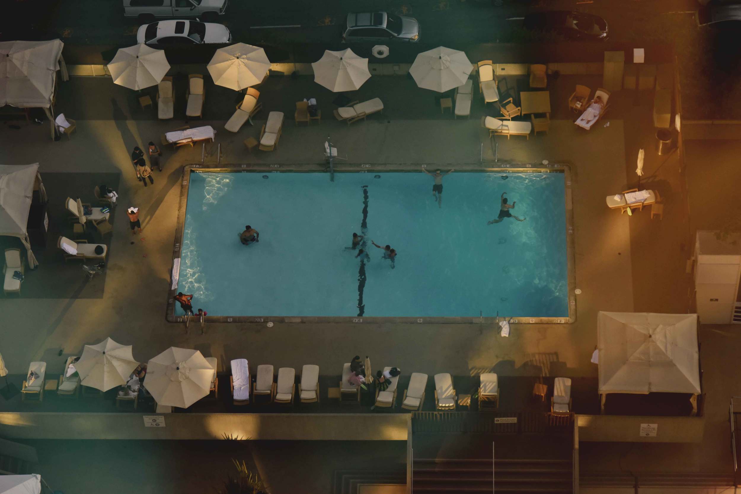 Poolside, Breakfast in room, in-room dining, Westin Bonaventure, L.A. Image©sourcingstyle.com