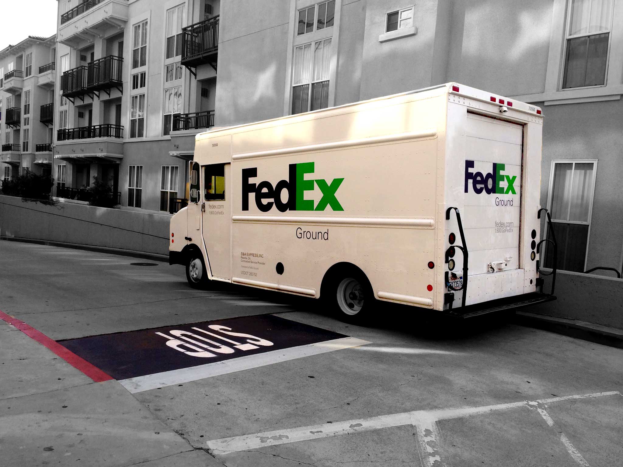 FedEx Truck, image copyright gunjanvirk