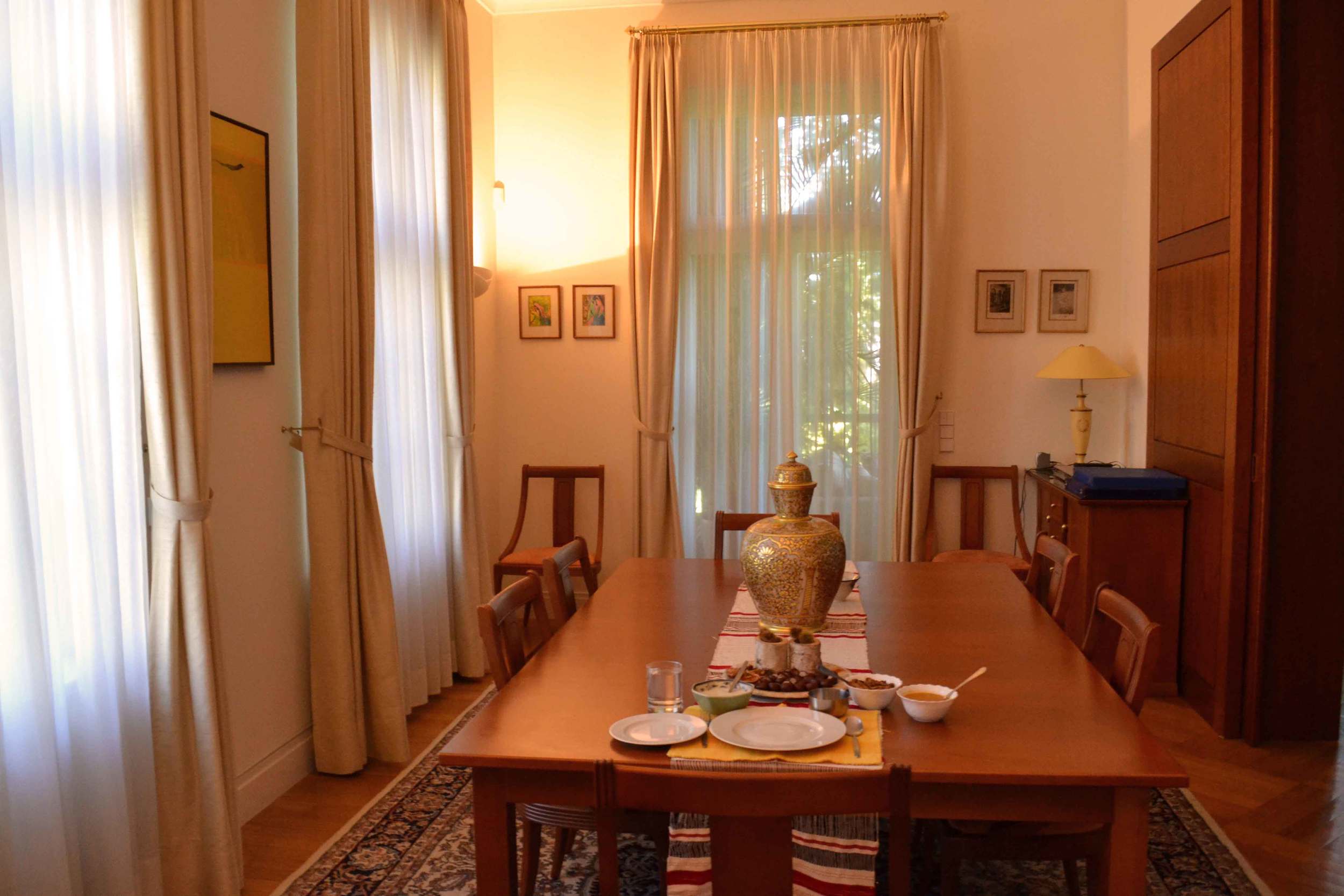 The private dining room is small and conveniently located adjacent to the kitchen. Image©gunjanvirk