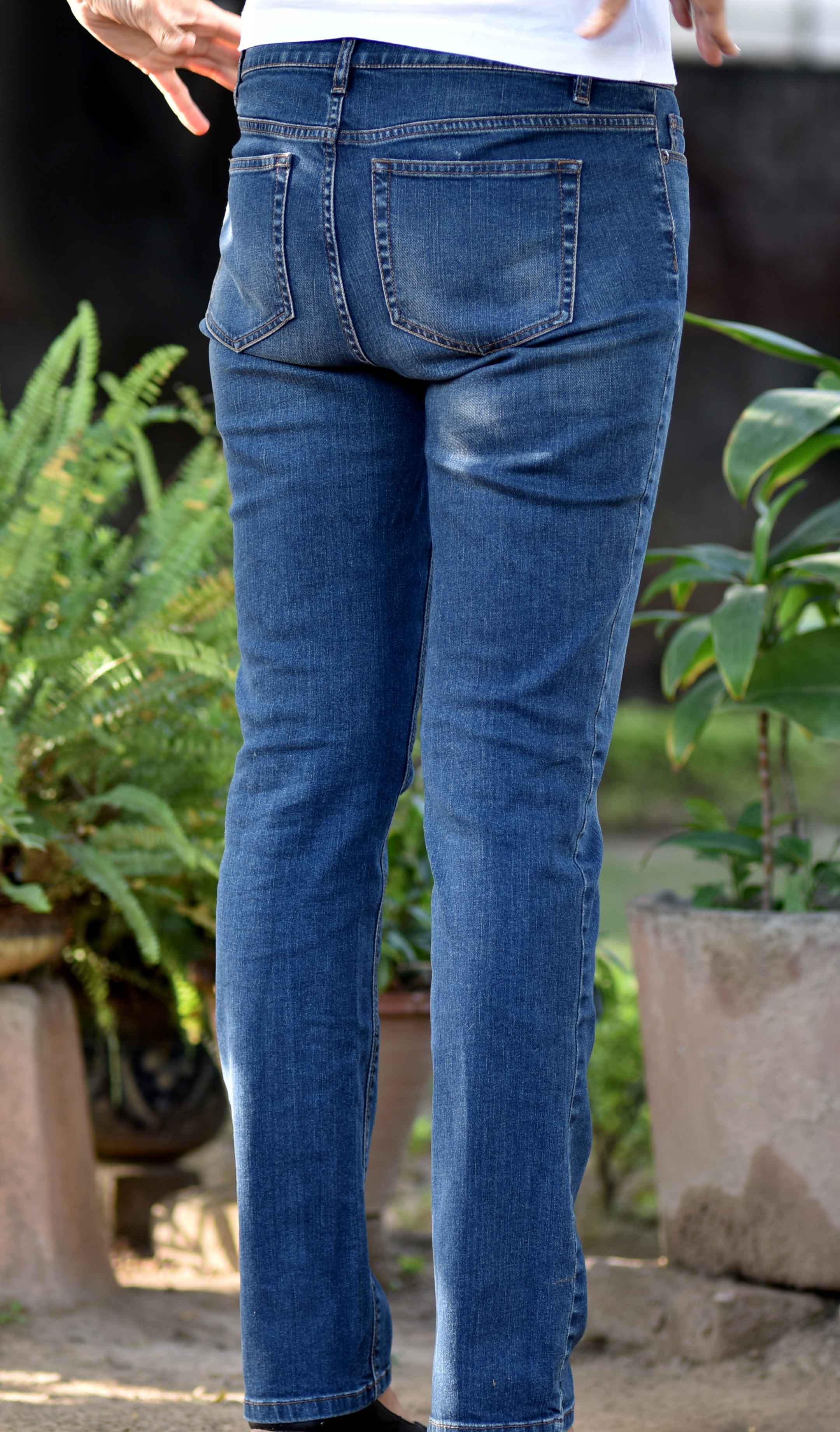 The JJill Authentic Fit Slim Leg Jeans with 1% spandex. Image©gunjanvirk