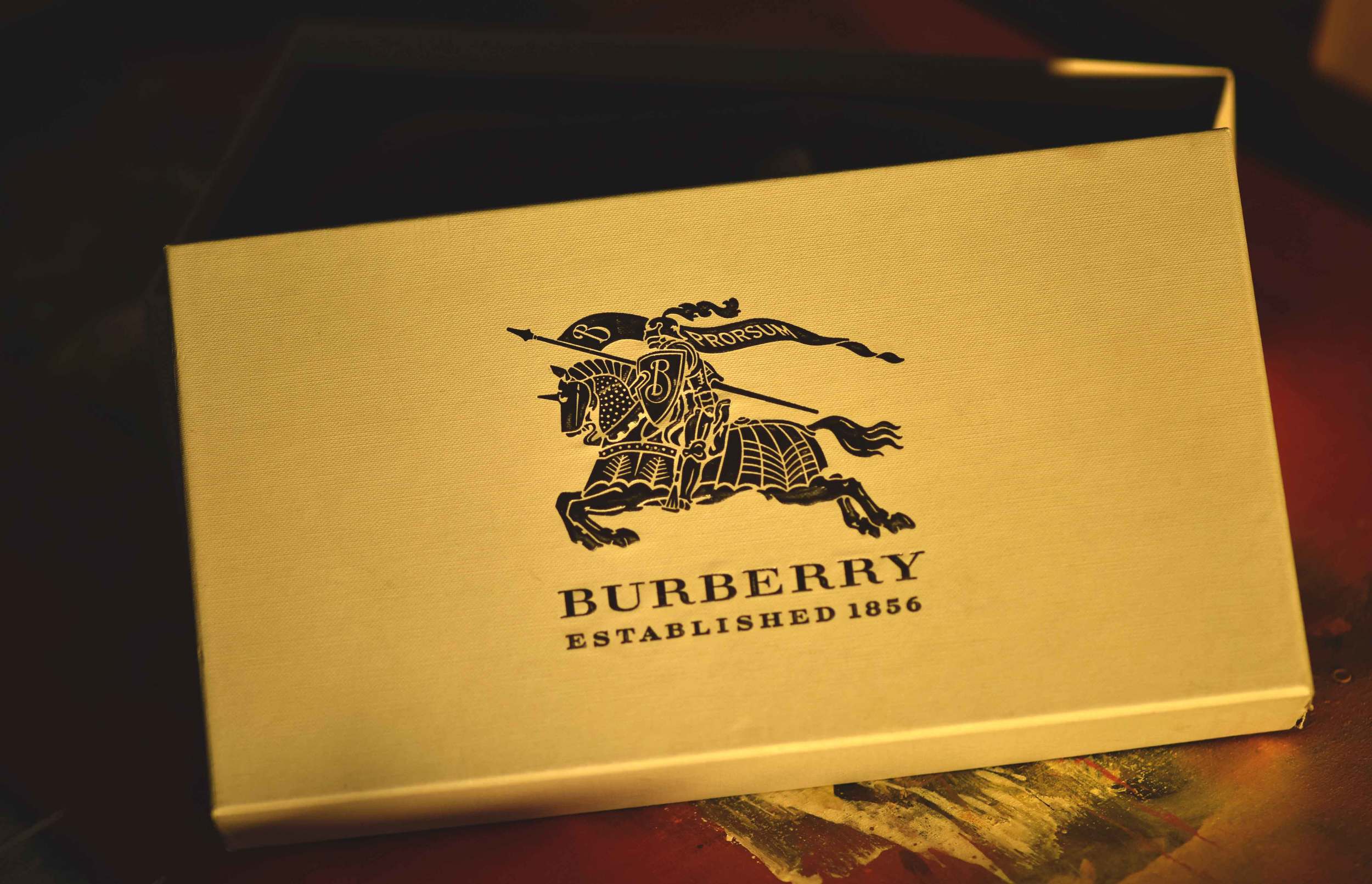 Burberry espadrilles shoe box, i love Burberry! Image©sourcingstyle.com