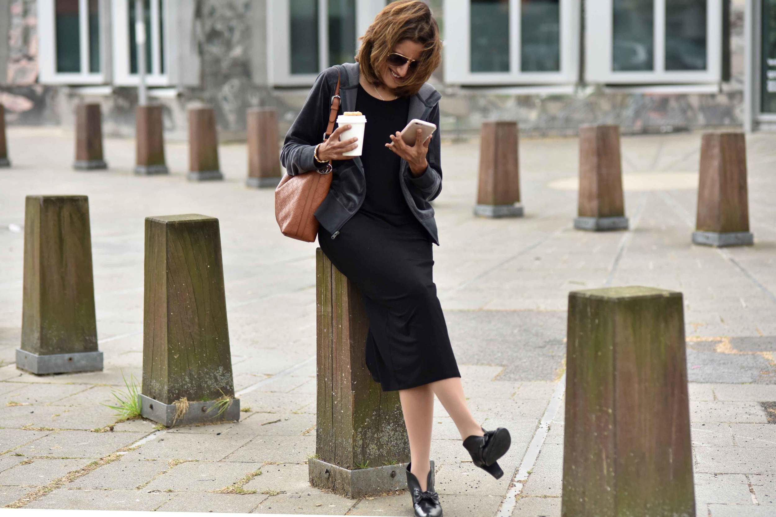 Wearing Eileen Fisher black tank dress in viscose jersey, little black dress, Gucci handbag, Eddie Bauer velour jacket, Düsseldorf city, Germany. Image©sourcingstyle.com, Photo: Nicola Nolting.