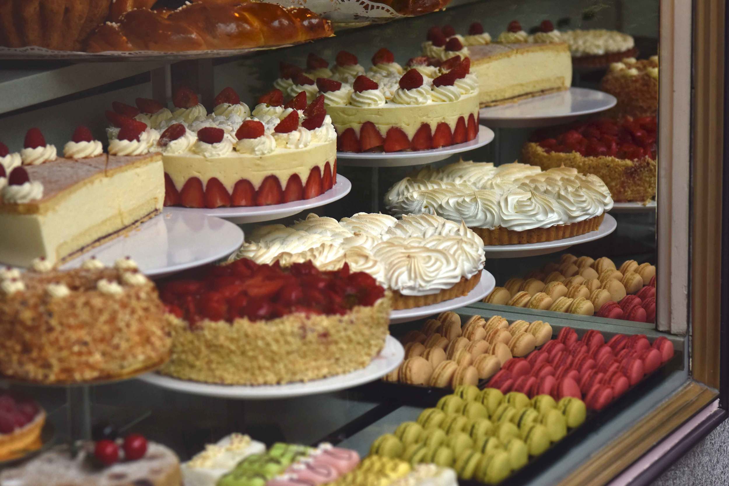 Cakes, pastries, tarts, display window of Cafe König, Baden Baden, Germany. Image©sourcingstyle.com