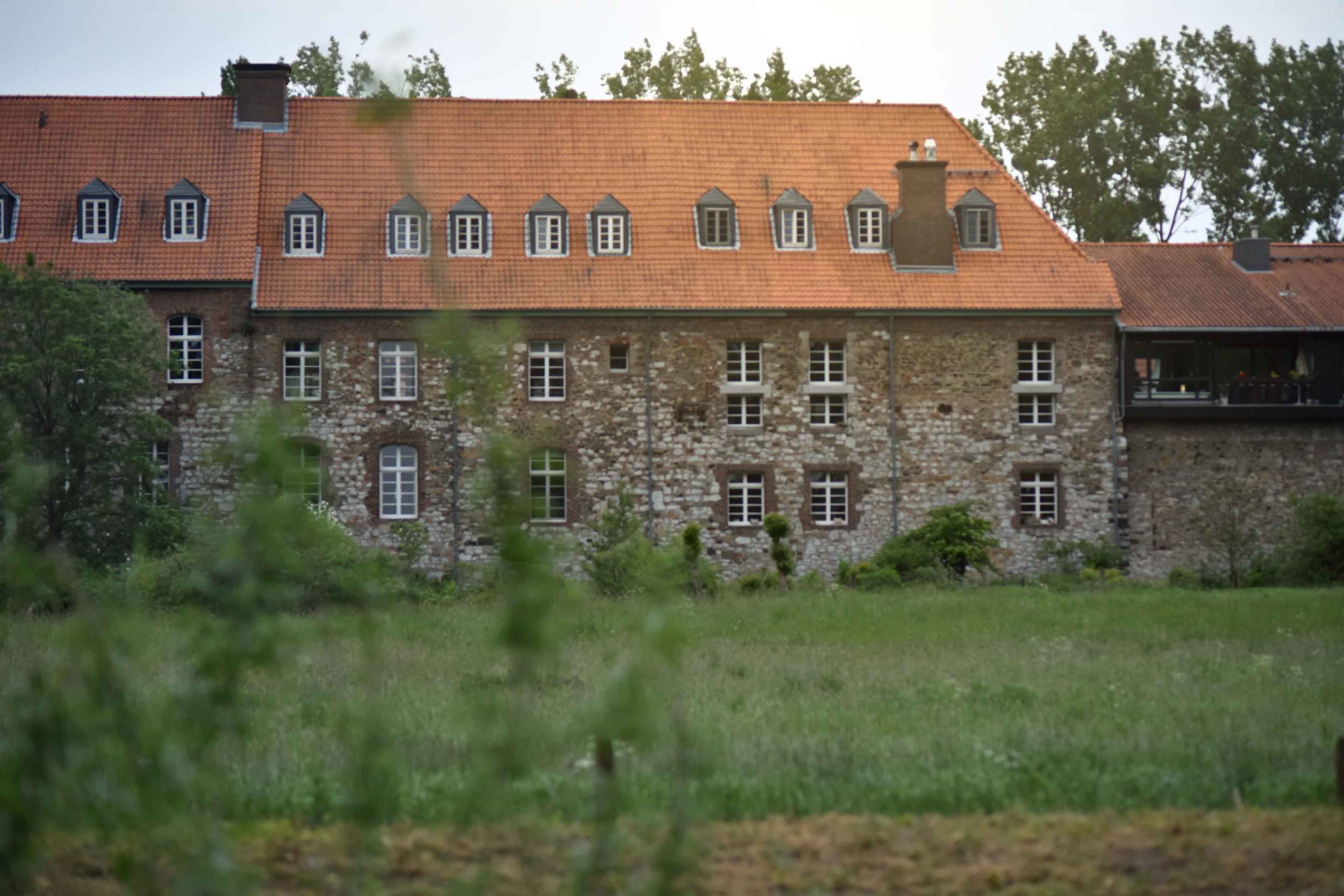 Apartment building, Village near Düsseldorf, Germany, Photo: Nicola Nolting, Image©sourcingstyle.com