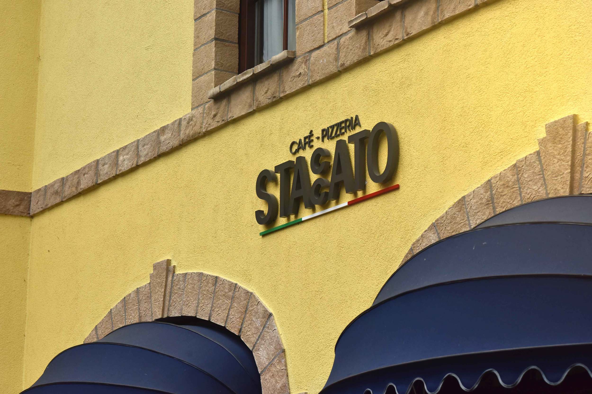 Café-Pizzeria Staccato, Designer Outlet Roermond, Netherlands. Photo:Gunjan Virk, image©sourcingstyle.com