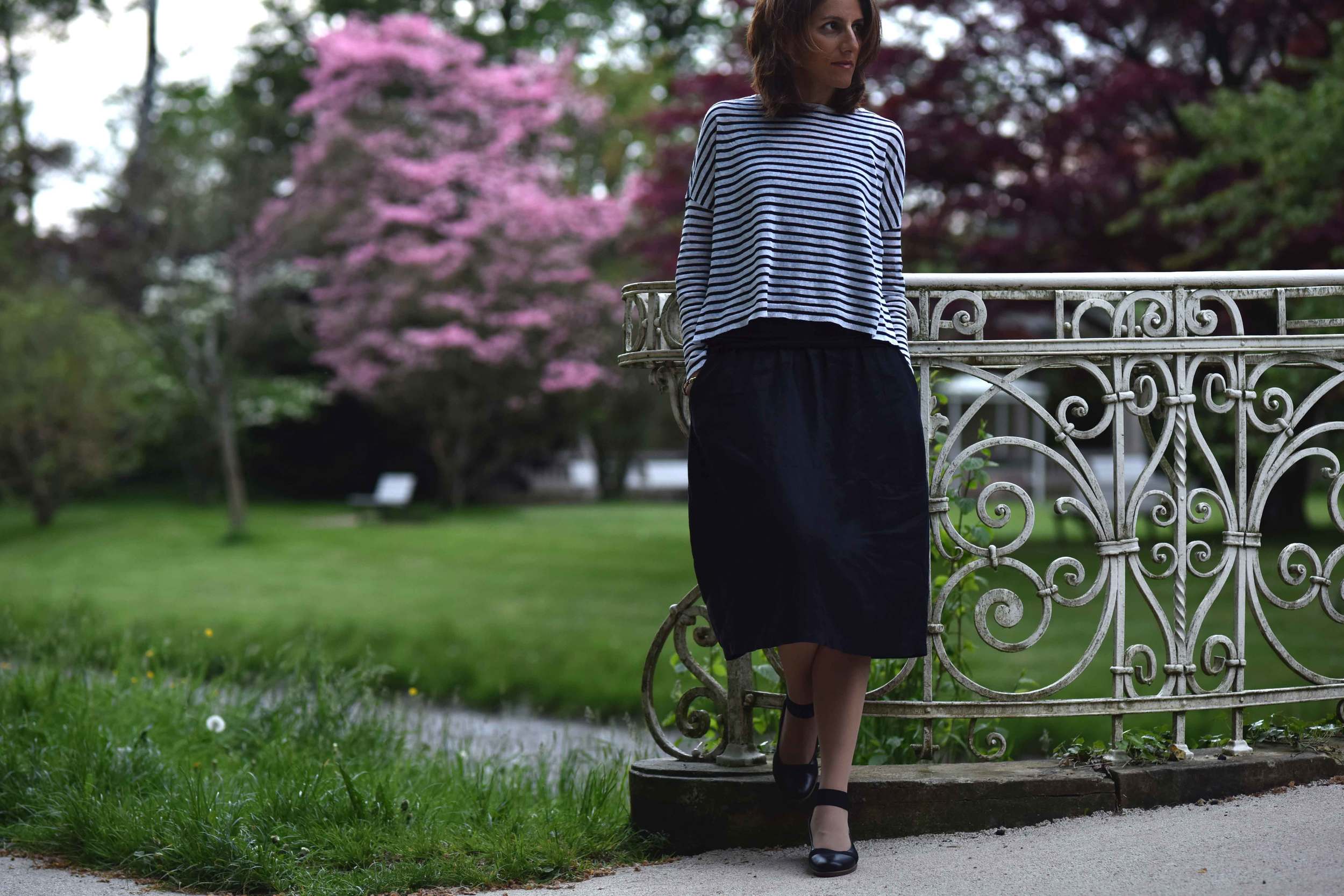 Eileen Fisher boxed top, Eileen Fisher oval skirt, bridge on Oos river, Bellevue Brücke, Baden Baden, Germany. Image©sourcingstyle.com