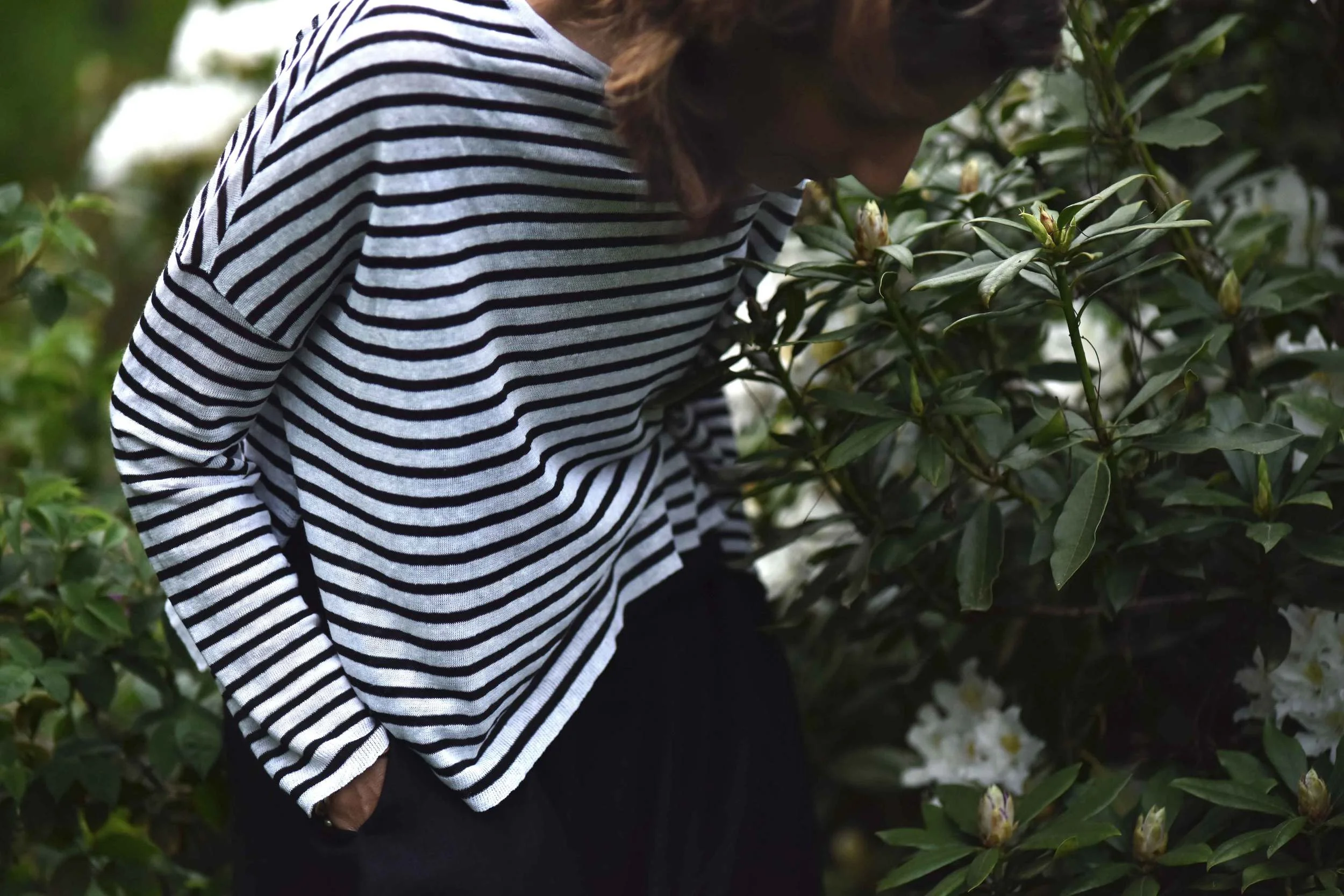 Eileen Fisher boxed top, Eileen Fisher oval skirt, Gönneranlage, Baden Baden, Germany. Image©sourcingstyle.com